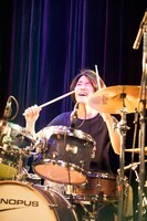 岩田栄秀（Dr, Cho / The Songbards）（Photo by Hiroyuki Dozono）