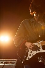 松原有志（G, Vo / The Songbards）（Photo by Hiroyuki Dozono）