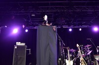 ビキニを外した藤田恵名。