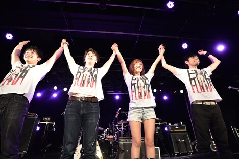 藤田恵名ワンマンライブ「もうきている」の様子。