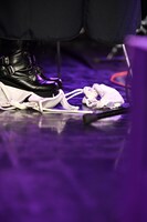 脱ぎ捨てられたビキニ。