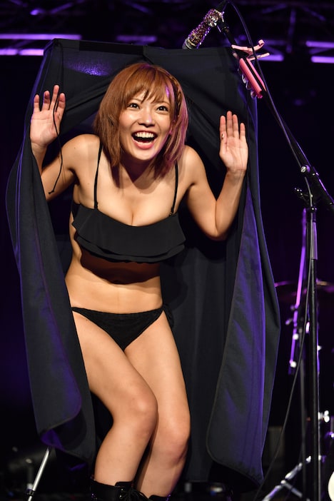 生着替えに成功した藤田恵名。