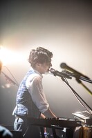 藤原聡（Vo, Key）（Photo by TAKAHIRO TAKINAMI）