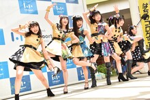 はちみつロケット「はちロケと平成最後の夏優勝しようツアー」埼玉・ららぽーと新三郷 スカイガーデンステージ公演の様子。