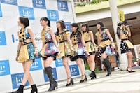 はちみつロケット「はちロケと平成最後の夏優勝しようツアー」埼玉・ららぽーと新三郷 スカイガーデンステージ公演の様子。