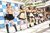 はちみつロケット「はちロケと平成最後の夏優勝しようツアー」埼玉・ららぽーと新三郷 スカイガーデンステージ公演の様子。