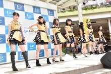 新衣装をお披露目したはちみつロケット。