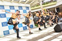 はちみつロケット「はちロケと平成最後の夏優勝しようツアー」埼玉・ららぽーと新三郷 スカイガーデンステージ公演の様子。