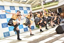 はちみつロケット「はちロケと平成最後の夏優勝しようツアー」埼玉・ららぽーと新三郷 スカイガーデンステージ公演の様子。