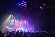 「Czecho No Republic presents ドリームシャワー2018」フレンズのライブの様子。（Photo by Tetsuya Yamakawa）