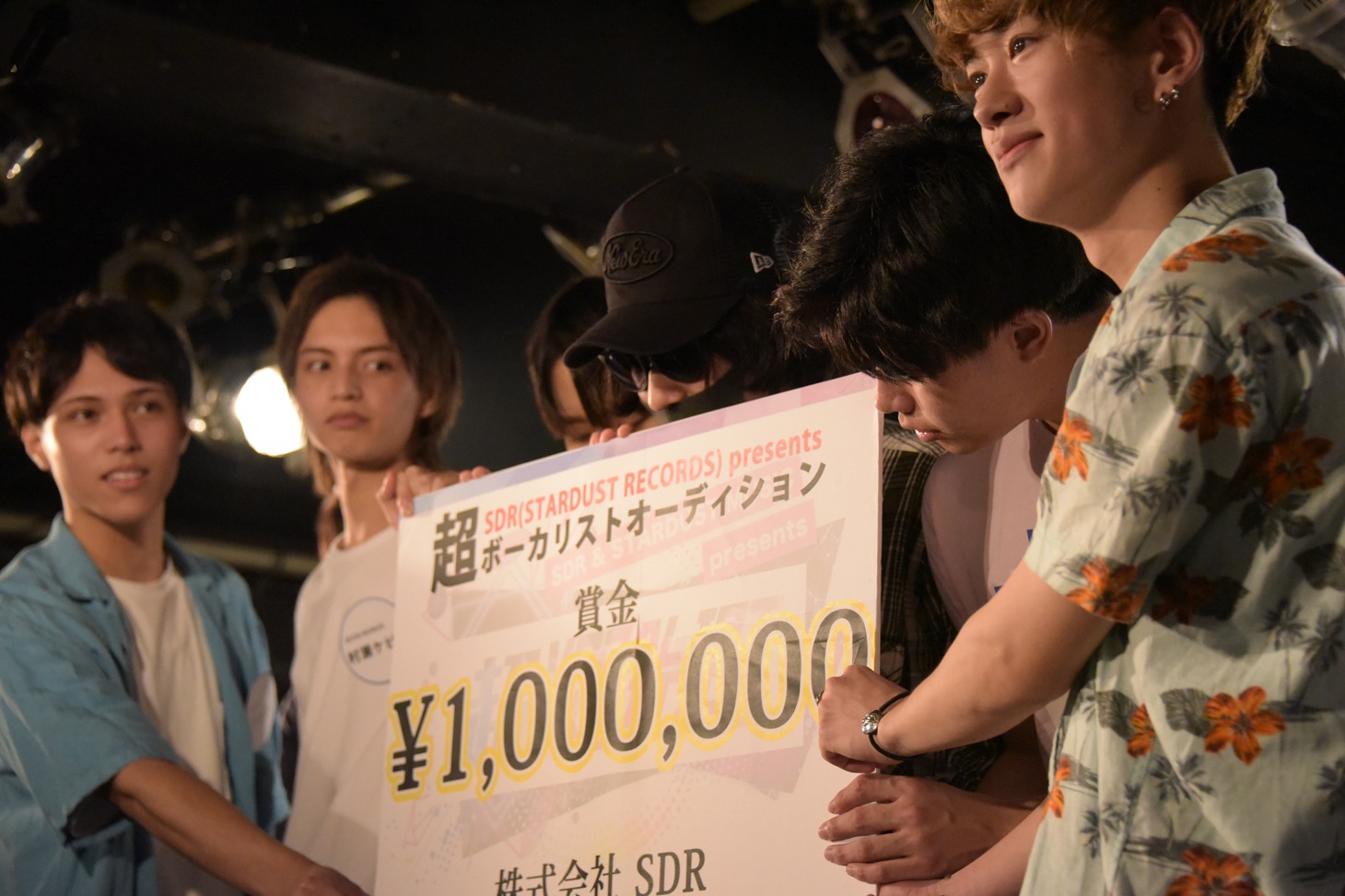 準グランプリを獲得した6人。
