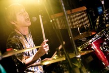 スケロク（Dr, Cho）（Photo by Akira"TERU"Sugihara）