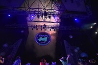 花火を見上げるでんぱ組.inc。