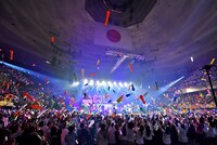 バルーンが舞う日本武道館。