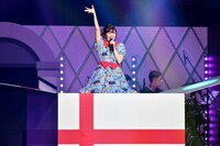 「鈴木愛理 1st LIVE ～Do me a favor @ 日本武道館～」の様子。