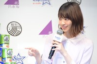 「和ラー」を指差す西野七瀬。