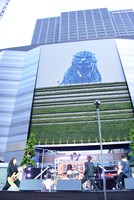 映画「BLEACH」主題歌「Mosquito Bite」を披露する[ALEXANDROS]。