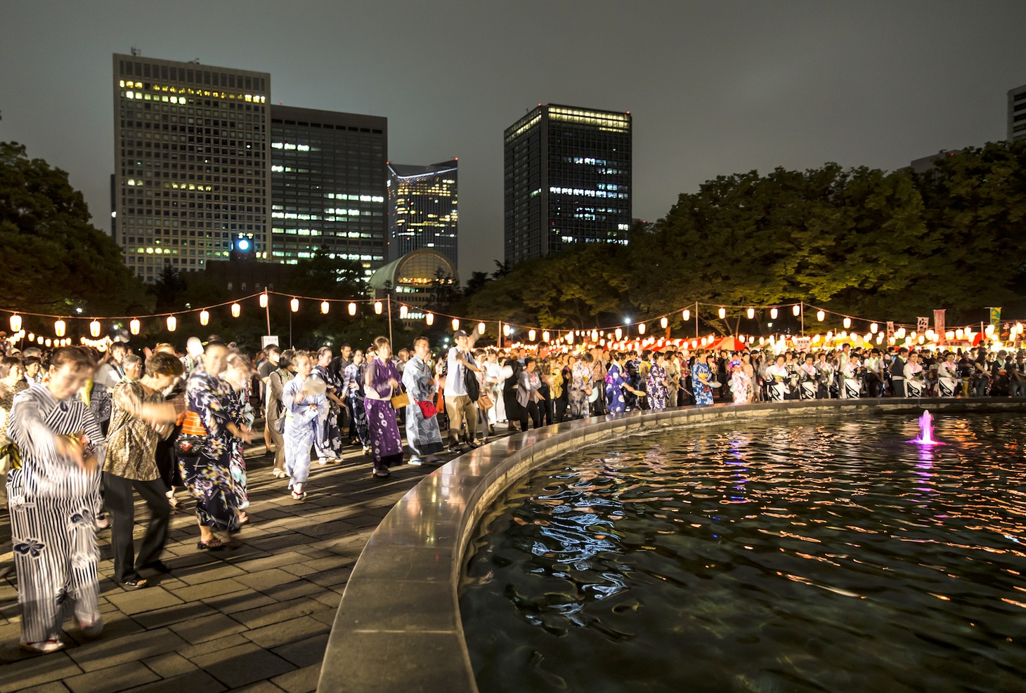 「日比谷公園丸の内音頭大盆踊り大会」の様子。