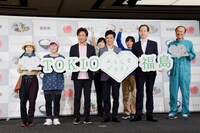 城島茂、国分太一、内堀雅雄福島県知事と福島県の生産農家の人々。