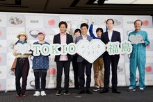 城島茂、国分太一、内堀雅雄福島県知事と福島県の生産農家の人々。