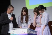 クイズを解く（左から）大悟、高山一実、中田花奈、西野七瀬。