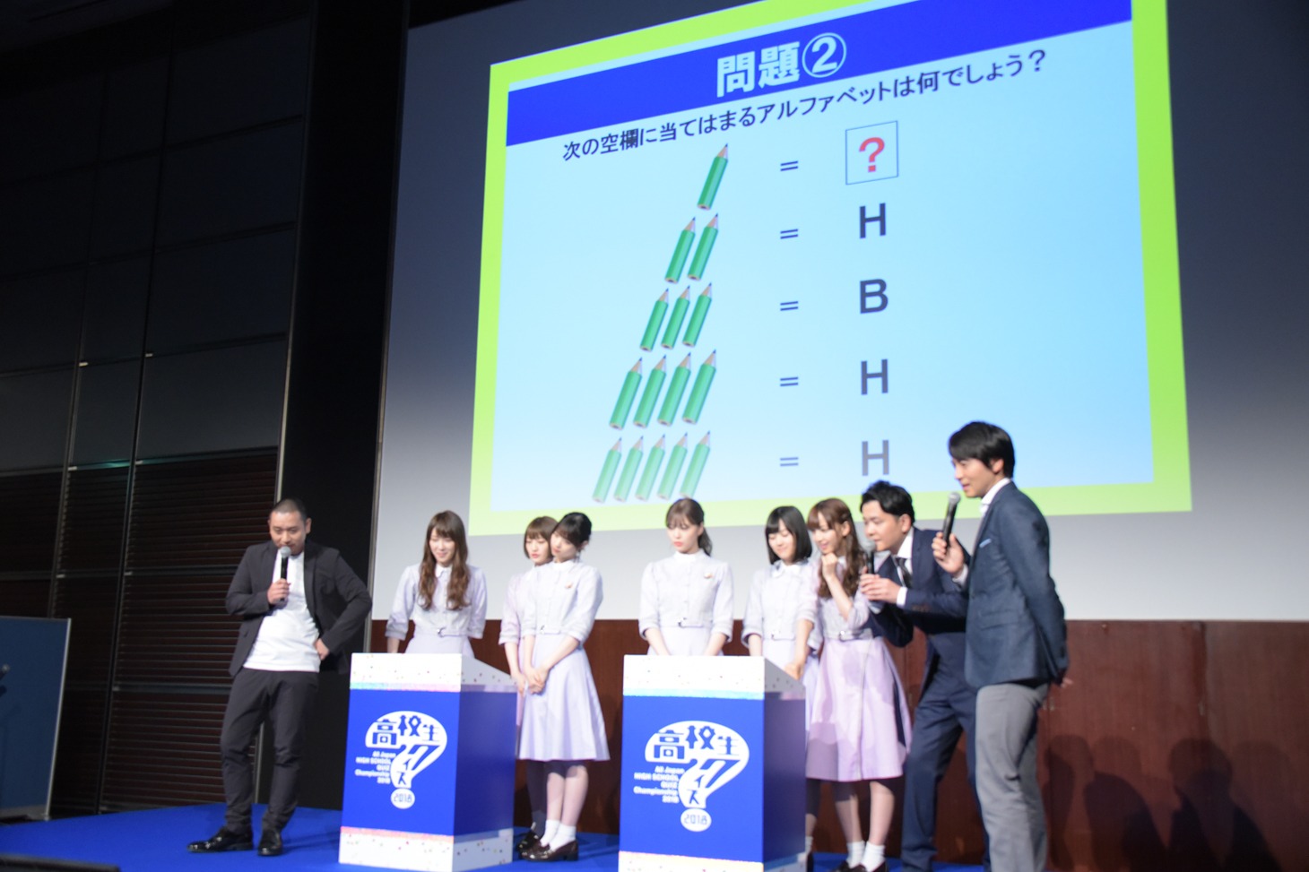 クイズのデモンストレーションの様子。