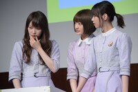 左から高山一実、中田花奈、西野七瀬。