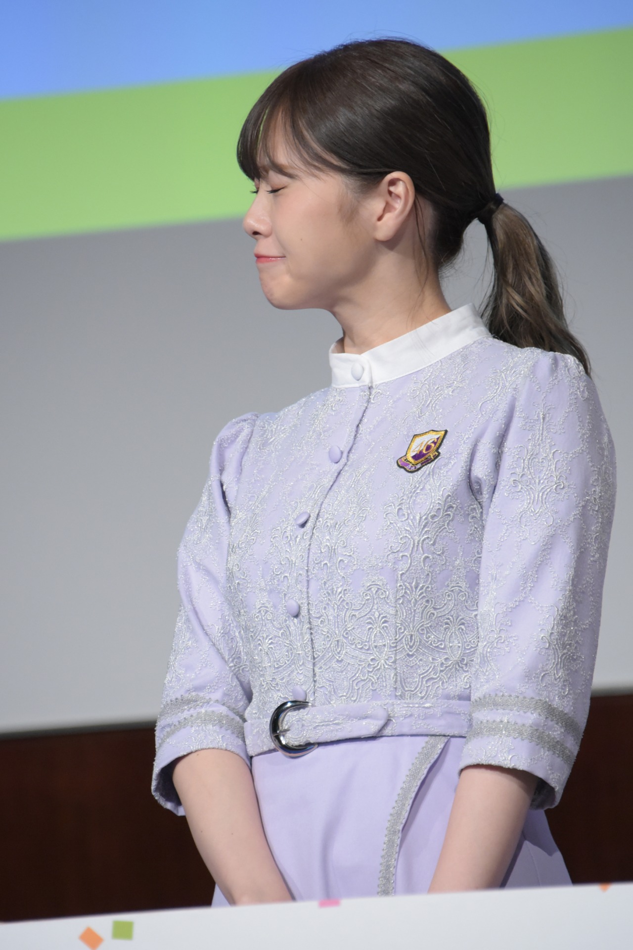 クイズの回答を間違えた白石麻衣。