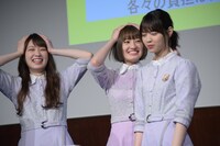 罰ゲームが決まり頭を抱える高山一実（左）、中田花奈（中央）と、静かに敗北を噛みしめる西野七瀬（右）。