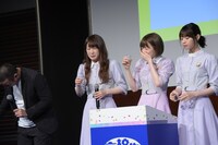センブリ茶を飲んだ（左から）大悟、高山一実、中田花奈、西野七瀬。