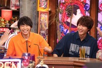 左から須賀健太、小坂涼太郎。(c)フジテレビ