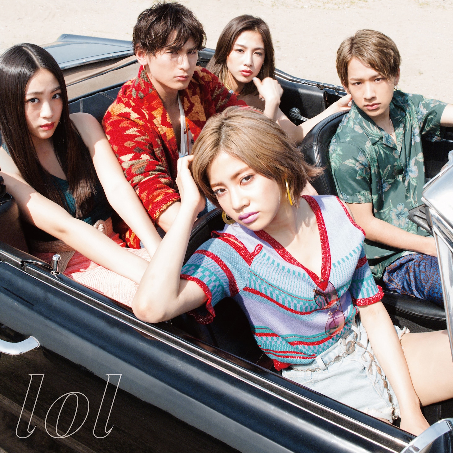 lol「love & smile」通常盤ジャケット