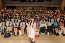 miwa「『miwa THE BEST』発売記念イベント」記念撮影の様子。（Photo by Hajime Kamiiisaka）