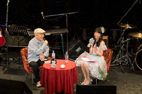 鈴木慶一と寺嶋由芙。