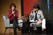 YOSHIKI のワインについて語る亜樹直の2人。