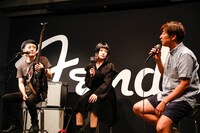 トーク中の様子。（撮影：西槇太一）