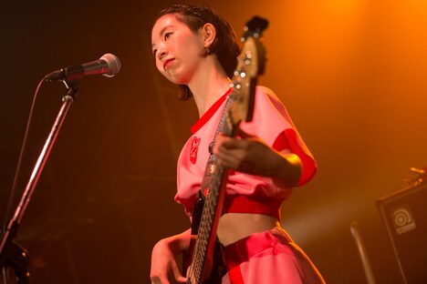 ユウキ（B, Cho）（撮影：中磯ヨシオ）