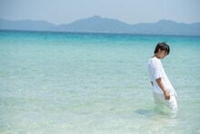 「1st PHOTOBOOK 佐野勇斗」より。