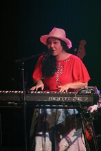 仲宗根泉（Key, Vo）