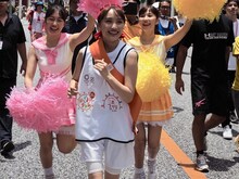 左から佐々木彩夏、百田夏菜子、玉井詩織。 (c)フジテレビ