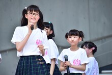左から吉田爽葉香、野崎結愛。