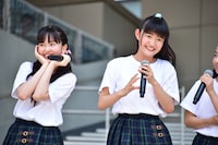 左から森萌々穂、麻生真彩。