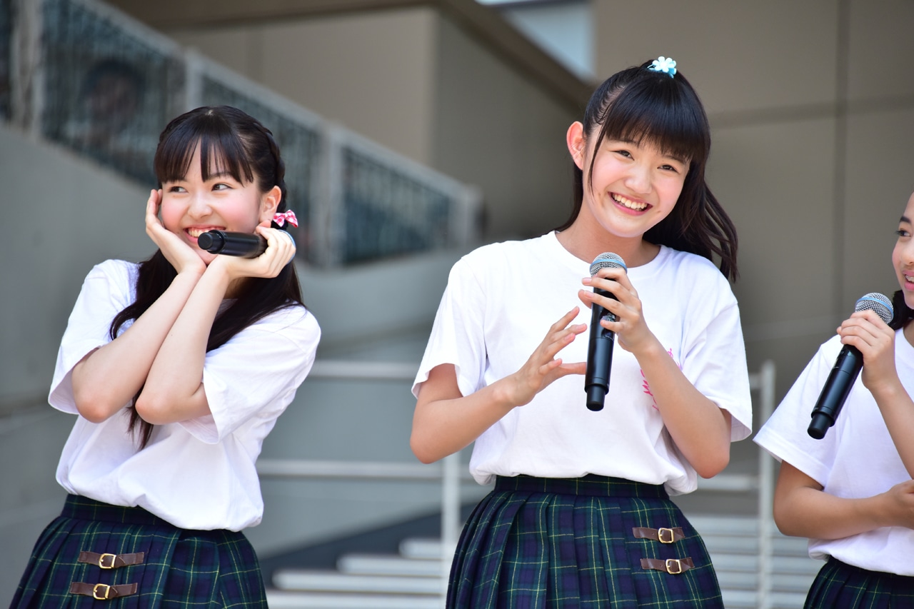 左から森萌々穂、麻生真彩。