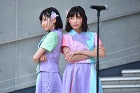 左から新谷ゆづみ、植村友結。