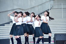 左から田中美空、白鳥沙南、日高麻鈴、吉田爽葉香、野崎結愛、有友緒心。