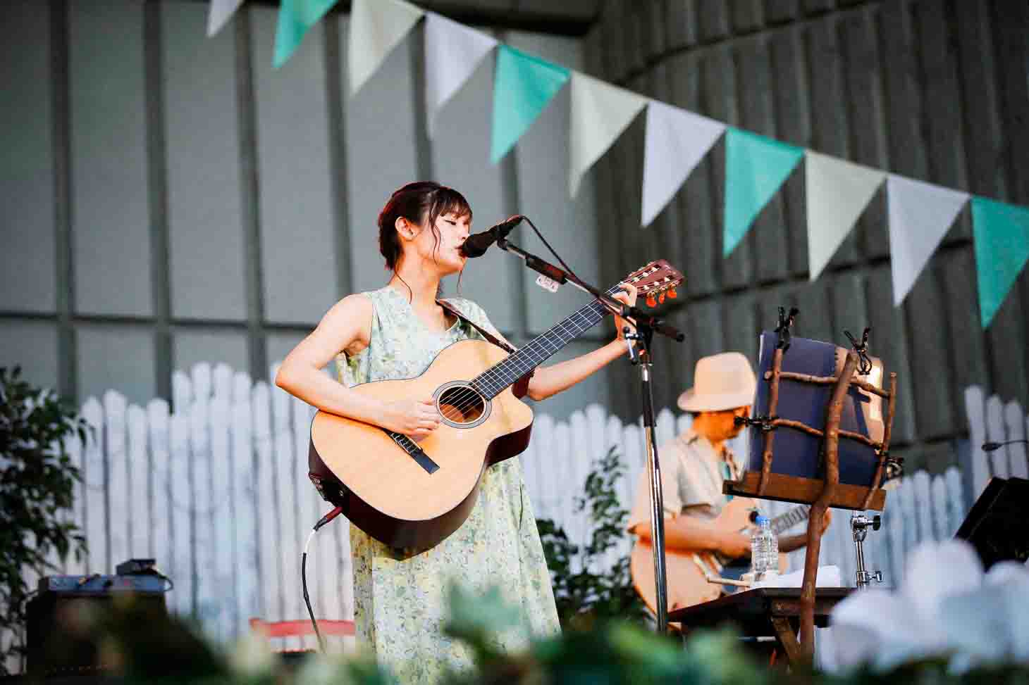 藤原さくら「藤原さくら 野外音楽会2018」の様子。（撮影：羽田誠）