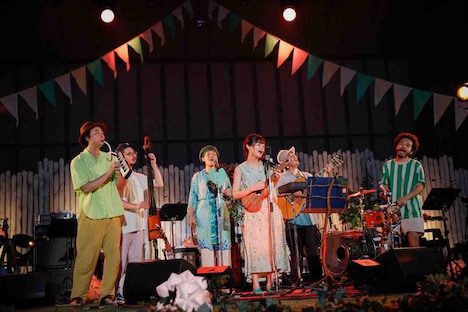 アコースティックセッションの様子。（撮影：羽田誠）