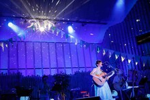 藤原さくら「藤原さくら 野外音楽会2018」の様子。（撮影：羽田誠）