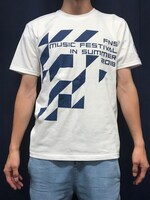 「2018 FNS うたの夏まつり」オリジナルTシャツの着用例。