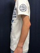 「2018 FNS うたの夏まつり」オリジナルTシャツの着用例。